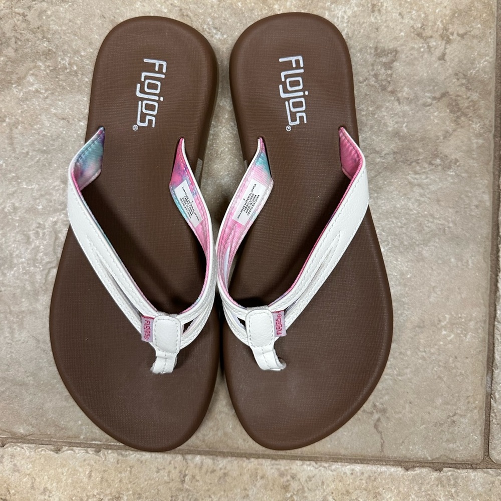Flojos flip flops NWOT size 7